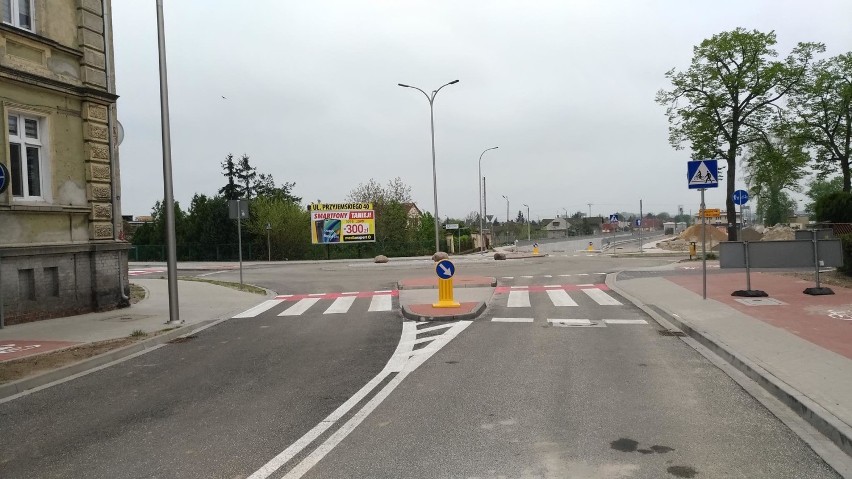 RAWICZ. Rondo przy ulicy Piłsudskiego i Podmiejskiej gotowe! Od dziś (14 maj 2021r.) można jeździć, choć są pewne ograniczenia [ZDJĘCIA]