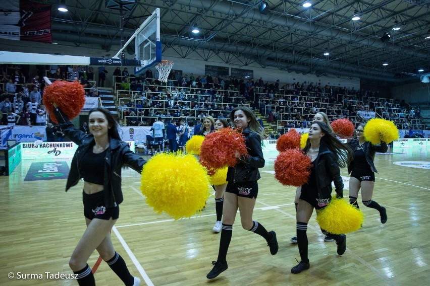 Spójnia Stargard - Polski Cukier Toruń 75:85. Tak dopingowali kibice i tancerki, a tak tańczył trener [ZDJĘCIA]