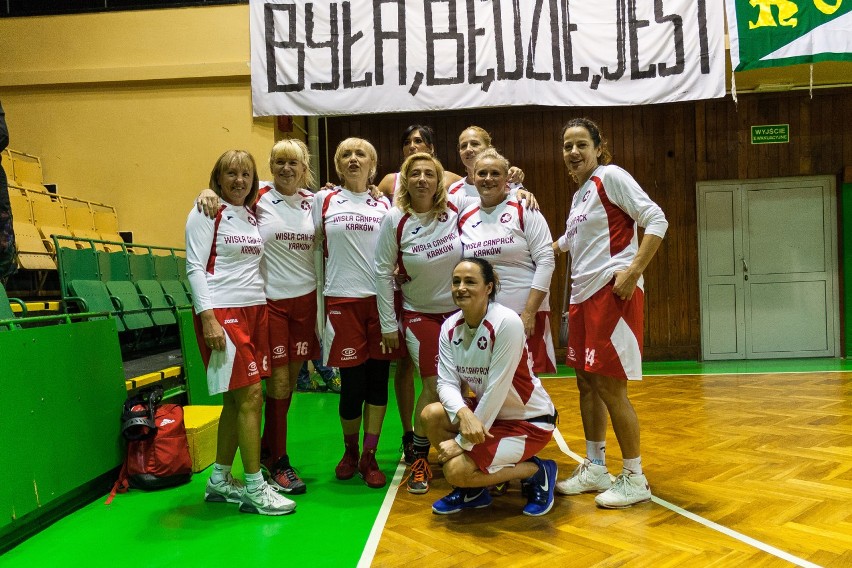 Koszykarskie legendy spotkały się i zagrały z okazji 100-lecia Korony Kraków