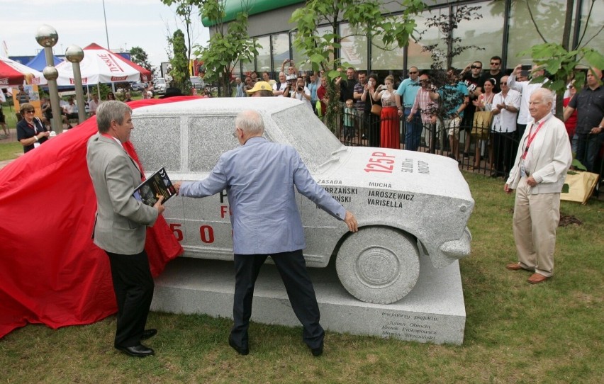 Odsłonięcie pomnika dużego fiata w roku 2013