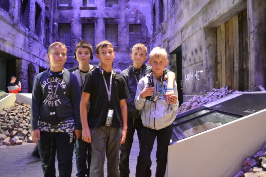 Uczniowie ze Szkoły Podstawowej w Suchym Dębie odwiedzili Muzeum II Wojny Światowej w Gdańsku [ZDJĘCIA]