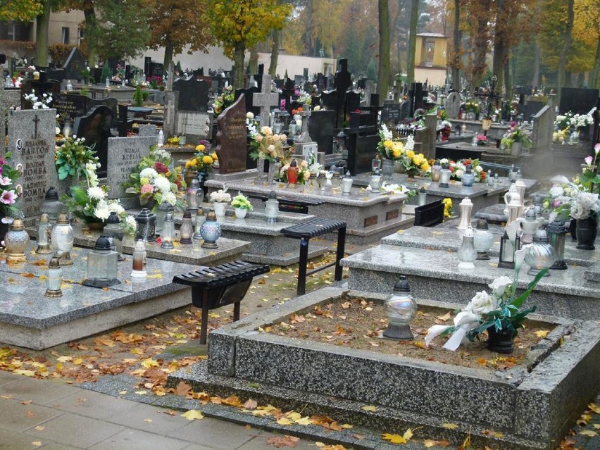Dzień Zaduszny 2020 na cmentarzu przy Łaskiej w Zduńskiej...