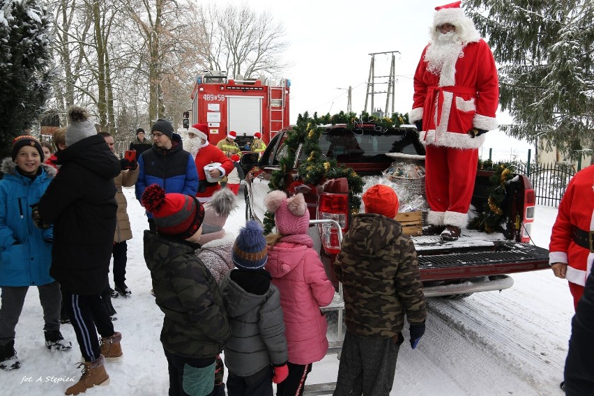 "Zaprzęg Świętego Mikołaja" przejechał przez gminę Stare Pole. W tym roku akcja miała charytatywny charakter