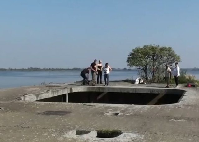 Wyprawa szczecińskich żeglarzy na pomoc czarnemu bzu na wraku betonowca