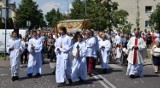 Boże Ciało w Pruszczu. Tłumy wiernych przeszły ulicami miasta w procesji. WIDEO