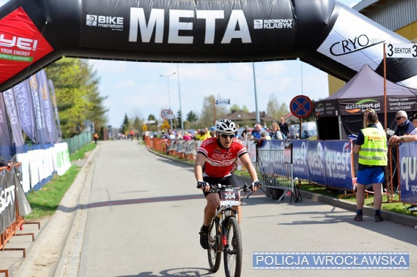 Wrocławski policjant przebiegł 2500 kilometrów, a rowerem przejechał ich 5500. I to tylko w ciągu jednego roku! (ZOBACZ ZDJĘCIA)
