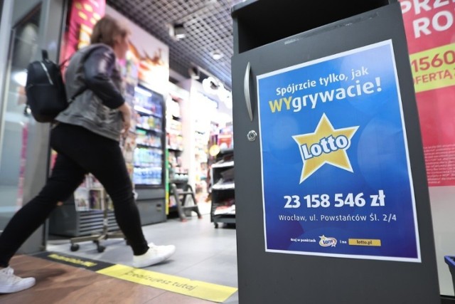 TOP 15 najwyższych wygranych w Lotto we Wrocławiu. Kliknij w następny slajd, ab zobaczyć, gdzie i kiedy padała szczęśliwa szóstka, no i ile szczęśliwiec wygrał pieniędzy! -------->