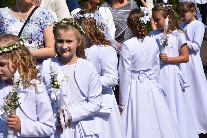 Pierwsza Komunia św. w Myszkowie w parafii pw. Narodzenia Najświętszej Maryi Panny ZDJĘCIA