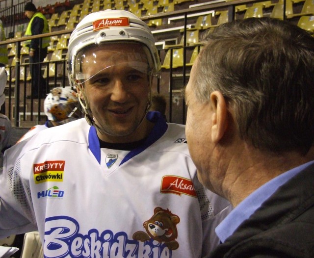 Marek Modrzejewski, napastnik Aksamu Unia, strzelił trzy bramki w meczu przeciwko Ciarko Sanok w hokejowej ekstraklasie, rozegranym w Oświęcimiu.