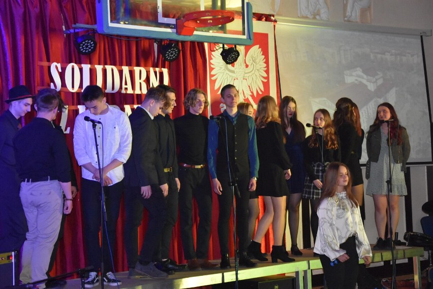 W II liceum DePodkówczers dali koncer „Solidarni z Ukrainą"