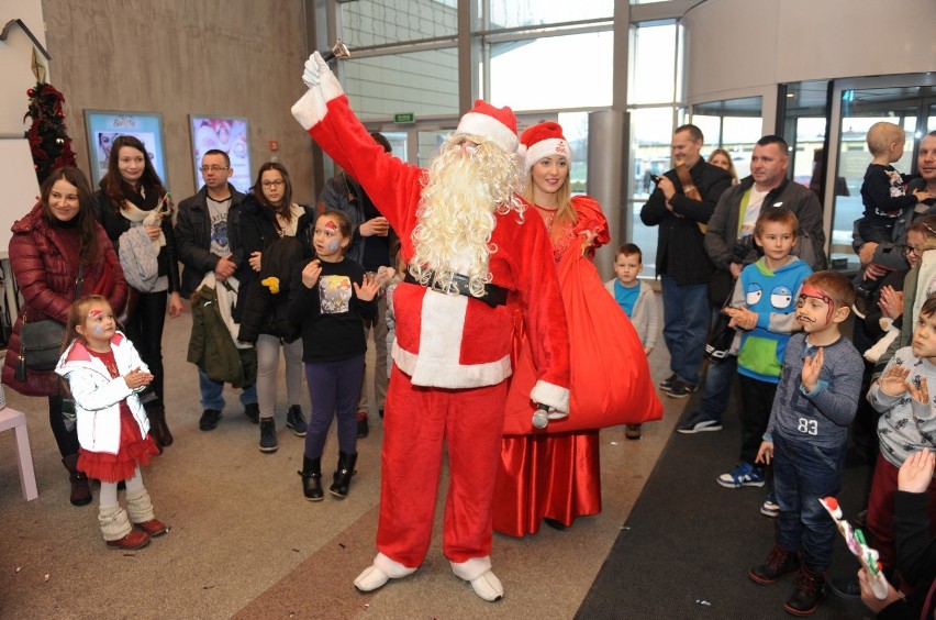 Święty Mikołaj do Galerii Sanowa w Przemyślu przyjechał...