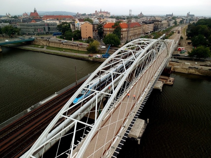Kraków. Budują most kolejowy. Pociągi pojadą 100 km/h