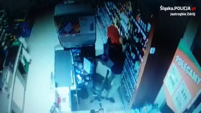 Mężczyzna włamał się do sklepu, z którego ukradł alkohol i papierosy.