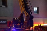 Nocny pożar w Sławnie na ul.  Rapackiego ZDJĘCIA, WIDEO -  strażacy radzą na co uważać