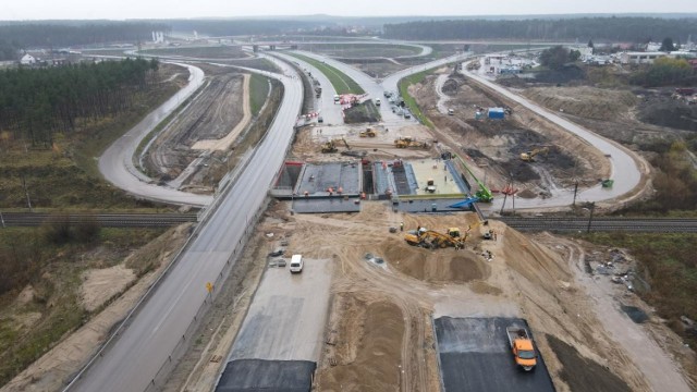 Praca wre między innymi na drodze ekspresowej S5, której częścią jest północno-zachodnia obwodnica Bydgoszczy (na zdjęciu).