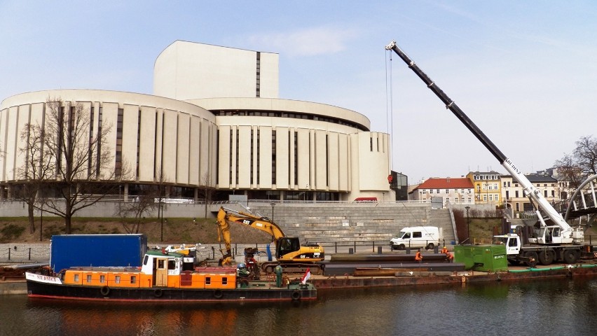 Trwa budowa stałego pomostu widokowego przy Operze Nova [zdjęcia, wideo] 