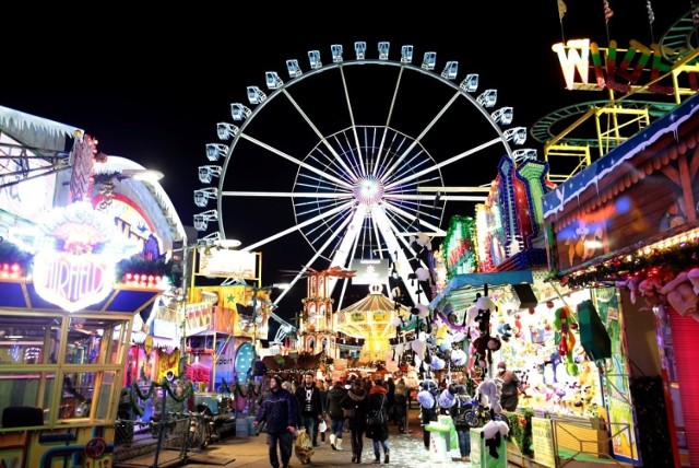 Planujesz odwiedzić jarmarki bożonarodzeniowe w Niemczech? Pomyśl o tym już teraz. W tym roku obowiązuje zasada 2G. (Galeria Weihnachtsmarkt w Berlinie w poprzednich latach)