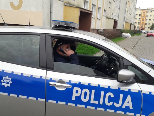 Tak wygląda codzienna kontrola osób na  kwarantannie przez policję w Szczecinku