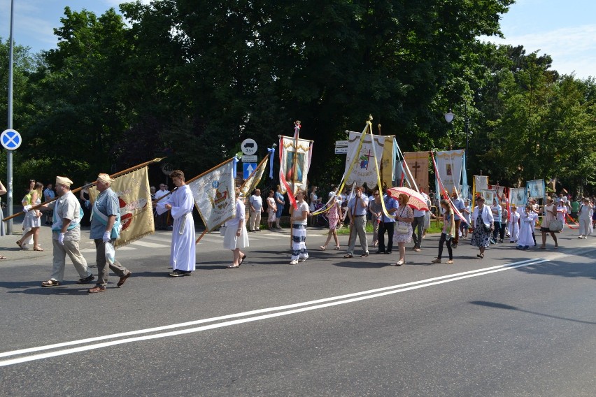 Pruszcz Gdański: Wierni przeszli w procesji Bożego Ciała [ZDJĘCIA]