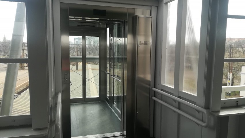 Głogów: Kolejowa stacja ma wreszcie czynne windy na perony