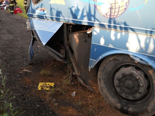 Wypadek w Ślesinie: Autobus wycieczkowy zderzył się z vw golfem