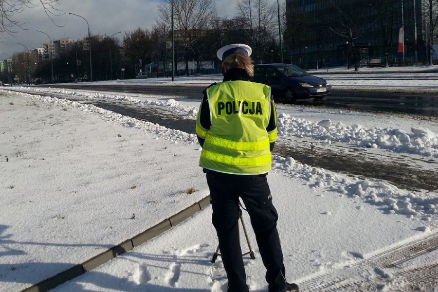 Policjanci wykorzystują w pracy specjalistyczny zestaw...