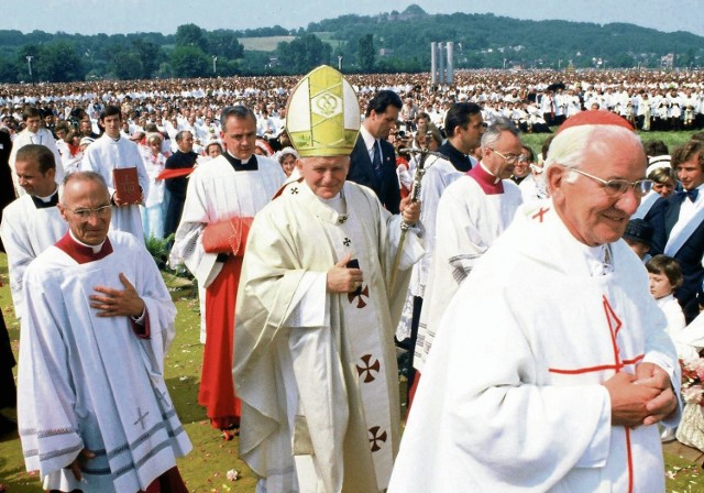 Dziennikarze z zachodnich mediów pisali w depeszach, że Jan Paweł II wzywał do rewolucji.