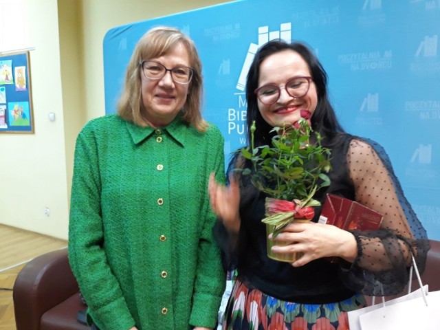 Rozalia Szum (z prawej) podczas spotkania autorskiego w Kielcach.