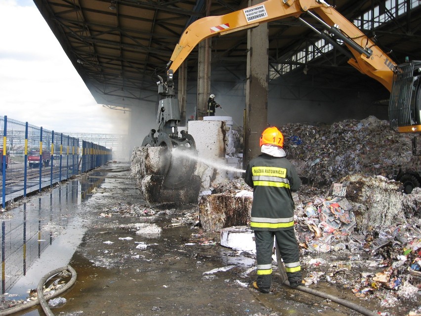 Pożar w International Paper. Palił się magazyn makulatury