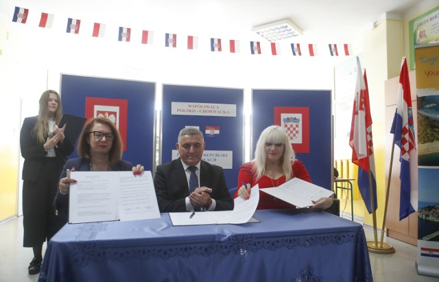 Dzięki podpisanemu porozumieniu Zespół Szkół Społecznych nr 2 w Rzeszowie jako pierwszy w Polsce będzie prowadził lekcje z języka chorwackiego.