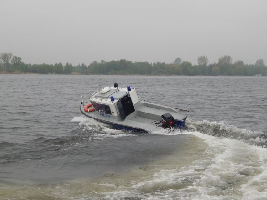 Policjanci, funkcjonariusze Państwowej Straży Rybackiej i...