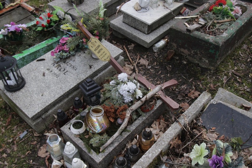 Zniszczony cmentarz w Świętochłowicach