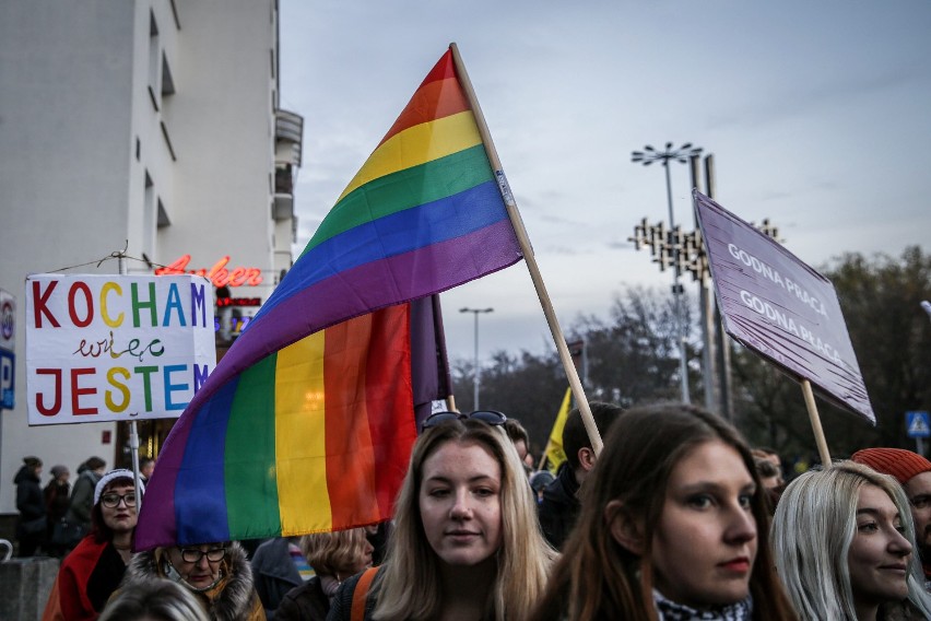 Pierwszy w historii Marsz Równych w Gdyni nie przeszedł bez echa. Pojawiła się kontrmanifestacja [zdjęcia]