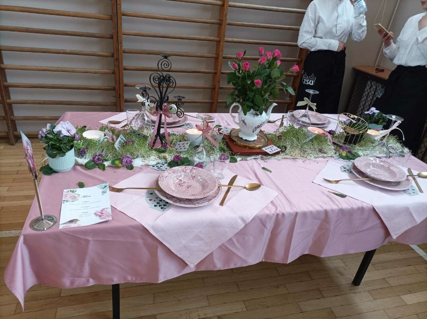 Tak nakryte stoły robią wrażenie! W kaliskim „Gastronomiku” odbył się konkurs na najbardziej oryginalne nakrycie. ZDJĘCIA
