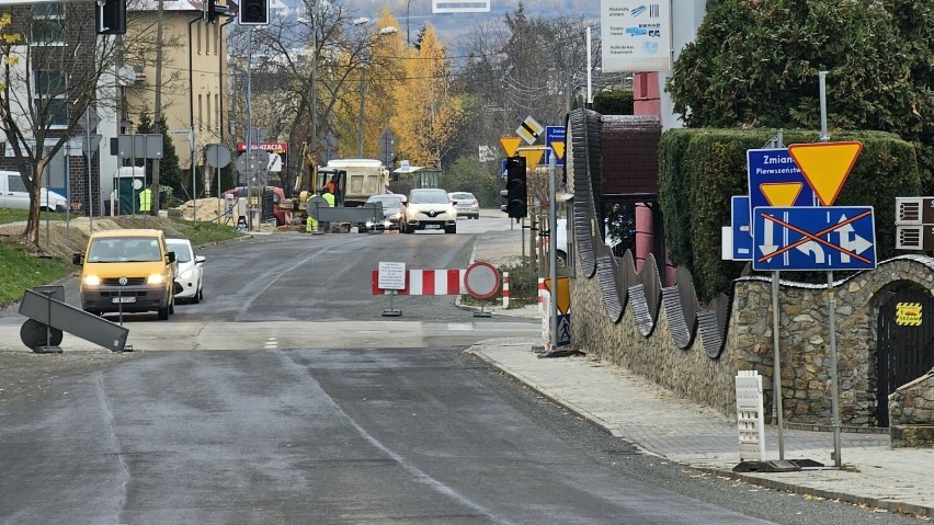 Skandal na ulicy Szczecińskiej w Kielcach. Droga jest gotowa po remoncie a nadal zamknięta dla kierowców   