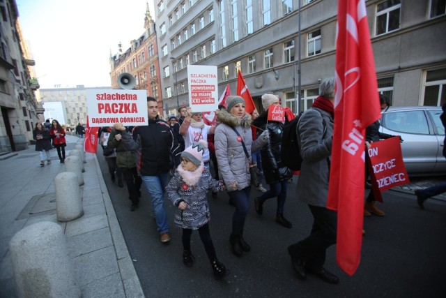 Marsz Szlachetnej Paczki w Katowicach odbył się w sobotę 17 listopada 2018. W dniu otwarcia bazy rodzin Szlachetnej Paczki przez miasta wojewódzkie Polski przeszły Marsze Szlachetnej Paczki, w których wzięli w nich udział liderzy i wolontariusze akcji.