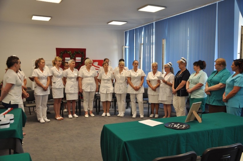 Tradycyjne czepkowanie w Tomaszowskim Centrum Zdrowia odbyło się po raz trzeci  [zdjęcia]