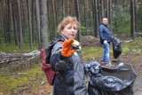 Akcja sprzątania świata w Bełchatowie. Wolontariusze posprzątali las z Nadleśnictwem Bełchatów