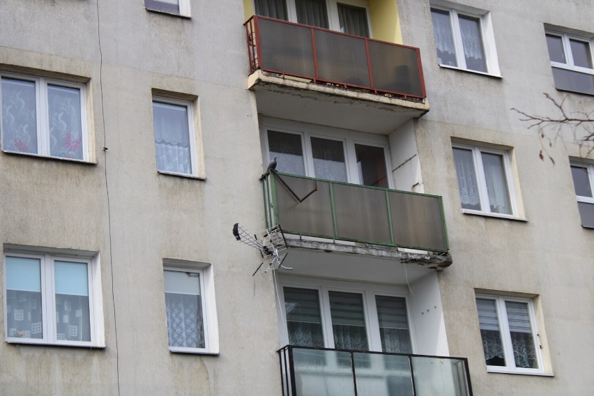 Inne balkony są w lepszym stanie, ale mimo wszystko wiele z...
