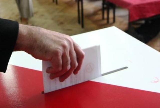 - Na godzinę 14.00 frekwencja w wyborach wynosi 23,03 proc. - ...