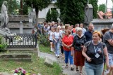 Spacer śladami historii po Starym Cmentarzu w Tarnowie. Zainteresowanie było duże. Zdjęcia