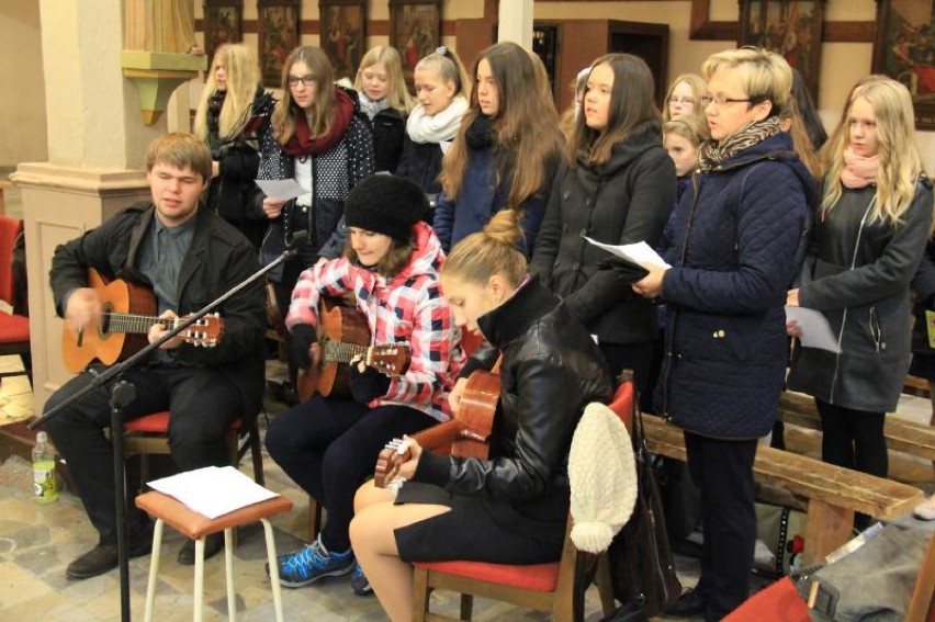 Dzień patrona w Zespole Szkół Katolickich w Malborku. Uczniowie pamiętają o Janie Pawle II