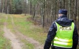 Policja Śrem. Bez butów i kurtki 8-letni chłopiec uciekł z domu do lasu. Na poszukiwania ruszyli policjanci, strażacy i mieszkańcy 