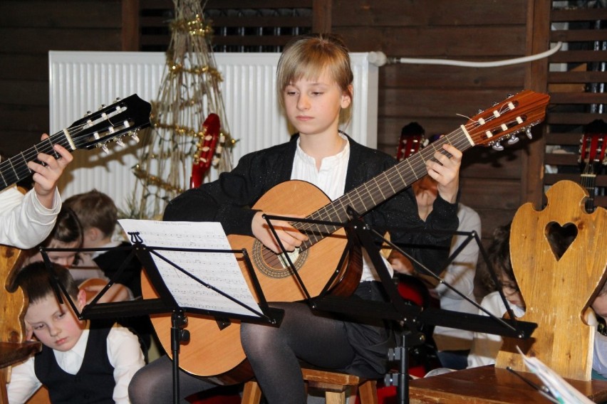 Koncet gitarowy w centrum kultury w Brusach