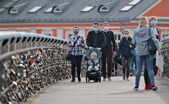 Oto najnowsze obostrzenia, które zaczną już dziś (27.03.) obowiązywać w całym kraju. Potrwają najbliższe dwa tygodnie, tj. do 9 kwietnia. Sprawdźcie, czego od dziś nie można robić!

WIĘCEJ NA KOLEJNYCH STRONACH>>>