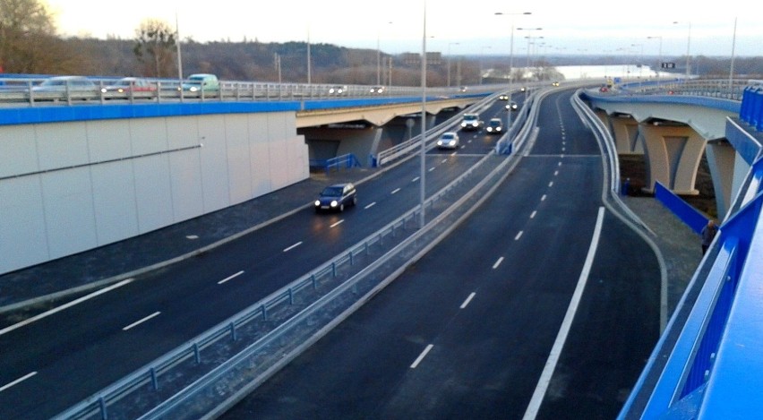 Dziś nowy most w Toruniu udostępniony kierowcom, pieszym i rowerzystom...