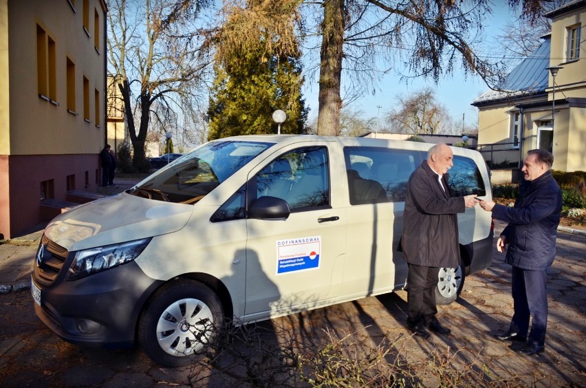 Samochód przekazany podopiecznym Domu Pomocy Społecznej w...