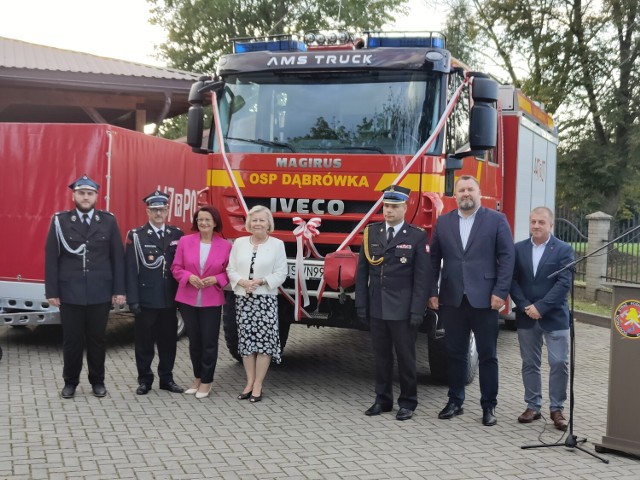 Uroczyste przekazanie samochodu pożarniczego dla OSP w Dąbrówce
