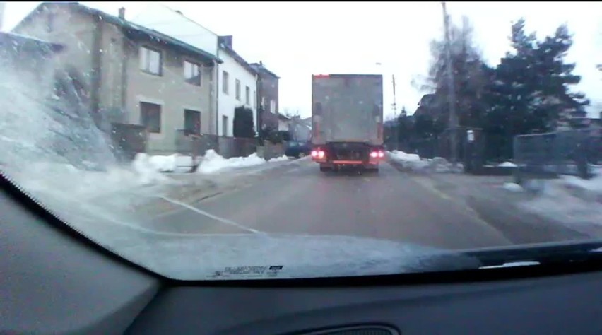 Szaleńcza jazda kierowcy ciężarówki została nagrana przez...