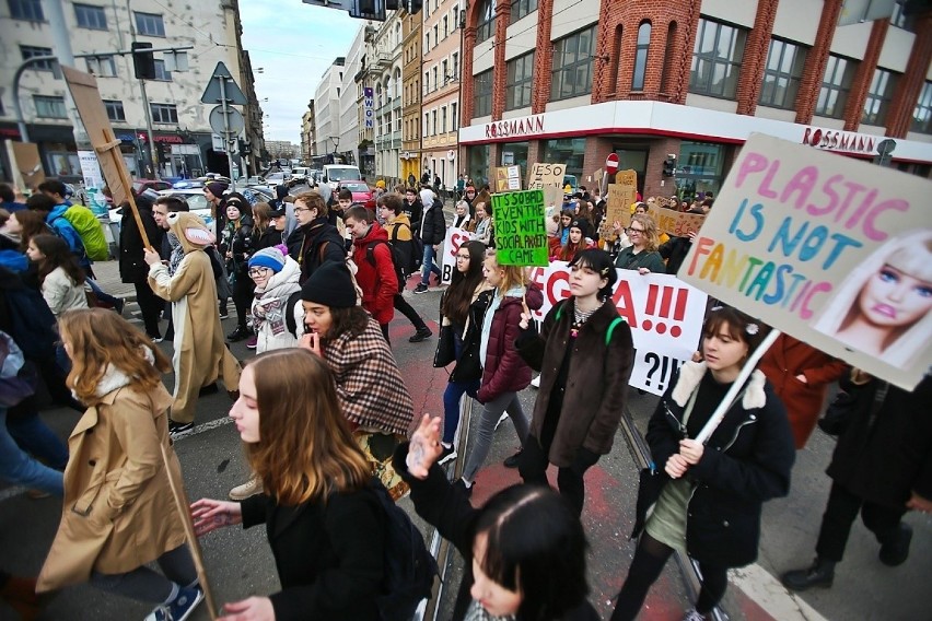 Zobacz zdjęcia z Młodzieżowego Strajku Klimatycznego we Wrocławiu